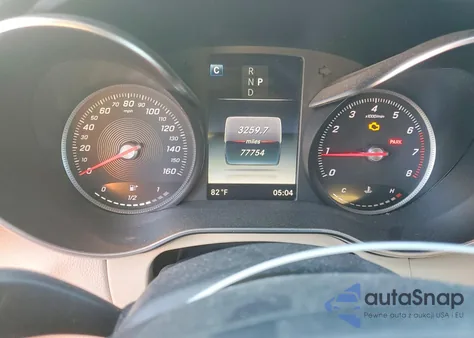 2018 Mercedes-Benz C 300 z USA, uszkodzony, nr VIN 55SWF4JB6JU247587